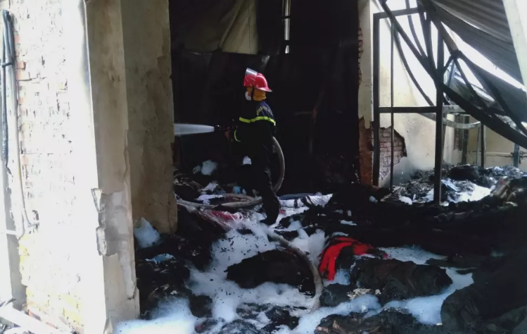 Cháy xưởng may rộng 300 m2 tại Hà Nội, 1 người tử vong