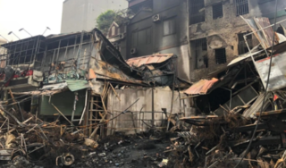 Cháy lớn trên phố Hà Nội rạng sáng, nhiều cửa hàng bị thiêu rụi
