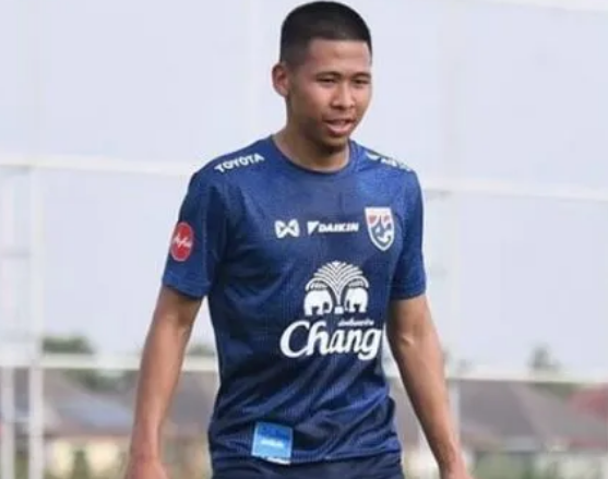 Thần đồng bóng đá Thái Lan quyết tâm vô địch SEA Game