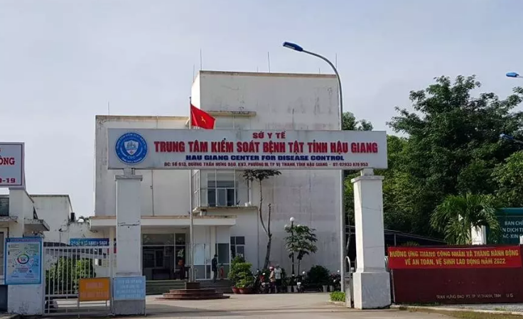 Bắt cựu Giám đốc CDC Hậu Giang và 2 thuộc cấp vì liên quan Việt Á