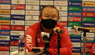 HLV Park Hang Seo chỉ ra hai cầu thủ nguy hiểm của Thái Lan