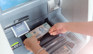 Tìm người bỏ quên 10 triệu đồng ở cây ATM tại Hà Nội