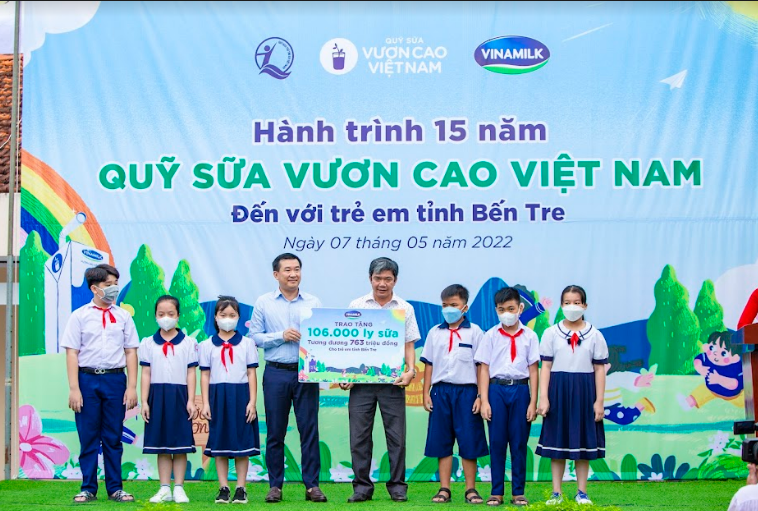 Quỹ sữa vươn cao tại Việt Nam và Vinamilk trao tặng 1,9 triệu ly sữa cho 21.000 trẻ em trong năm 2022