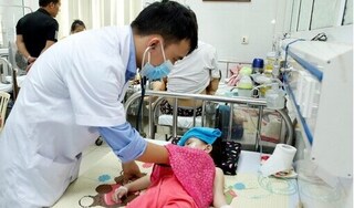 Thời tiết thất thường, trẻ ở Hà Nội nhập viện tăng cao