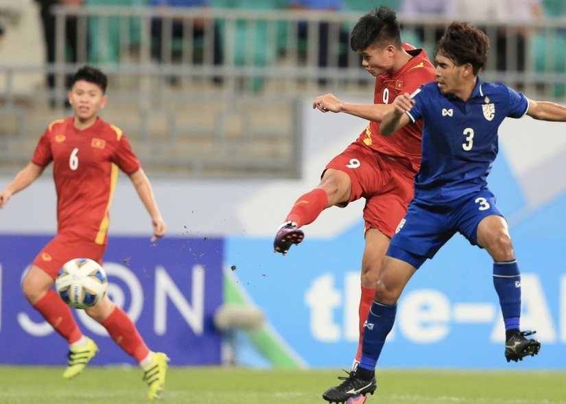 Văn Tùng được ví như huyền thoại bóng đá Hà Lan