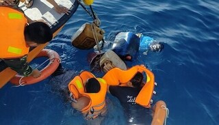 Va chạm với 'tàu lạ', 3 người trên tàu cá Quảng Ngãi chết và mất tích