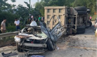 Bắt tài xế vụ xe tải lật đè ô tô con khiến 3 người tử vong