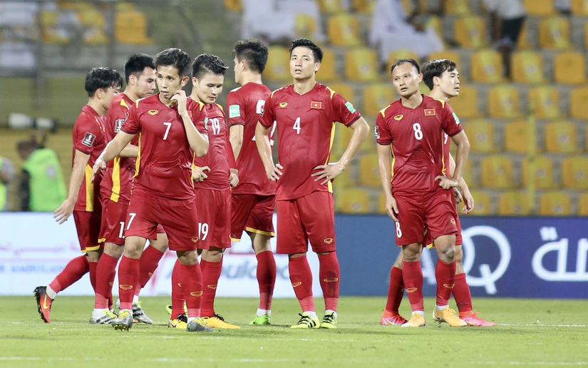 Tuyển Việt Nam tụt bậc trên BXH FIFA nguy cơ bị Thái Lan vượt mặt 