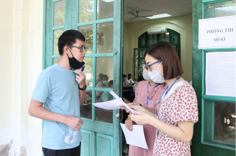 An toàn phòng dịch tối đa trong buổi thi cuối tuyển sinh lớp 10 Hà Nội