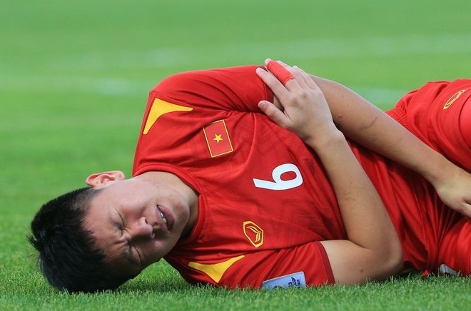 Cầu thủ của U23 Việt Nam phát hiện bị gãy xương sườn