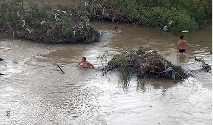 Rủ nhau ra sông chơi, một cháu bé 7 tuổi bị đuối nước tử vong