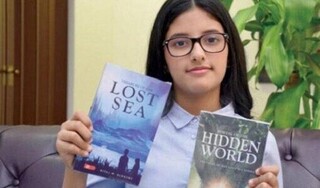Cô bé 12 tuổi lập kỷ lục người trẻ nhất thế giới xuất bản một bộ sách