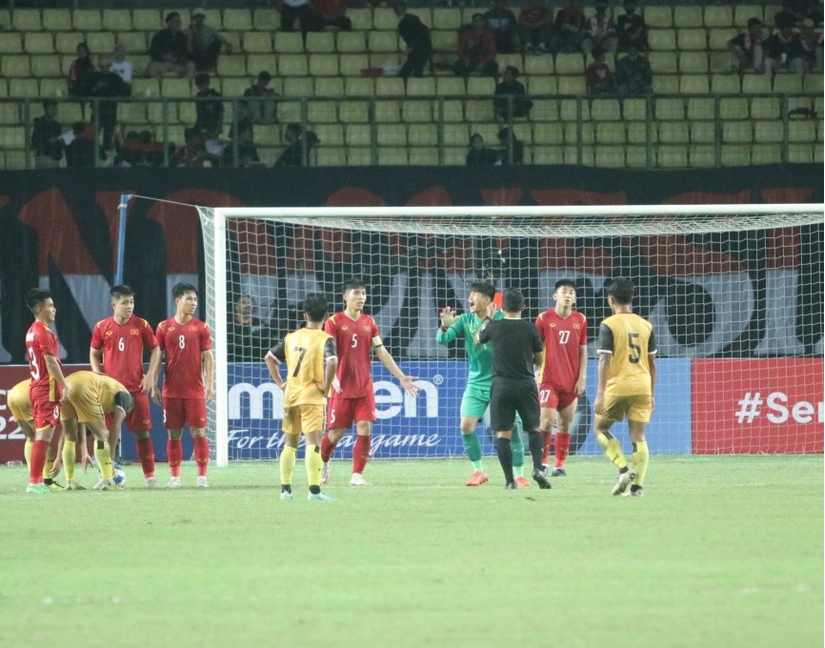 HLV Đinh Thế Nam không trách học trò về tấm thẻ đỏ ở trận gặp U19 Brunei