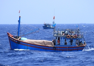 Tim kiếm 18 lao động cùng tàu cá đang mất liên lạc ở vùng biển Phú Quý
