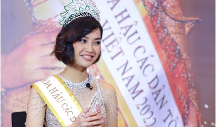 Hoa hậu Nông Thúy Hằng chưa sẵn sàng tham gia thi nhan sắc quốc tế
