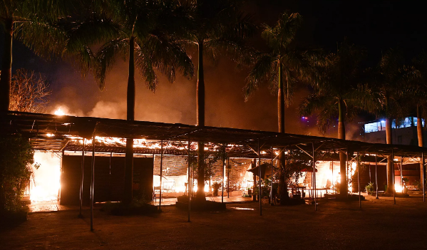  Nhà hàng bò tơ cháy ngùn ngụt lúc rạng sáng, nhiều tài sản bị thiêu rụi