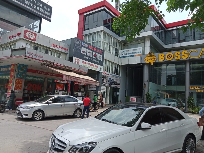 Cận cảnh dự án cây xanh -  bãi đỗ xe bị xẻ thịt trên đường Lê Văn Lương