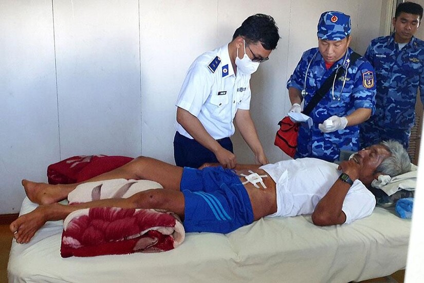 Thêm 5 thuyền viên trên tàu cá Bình Thuận bị nạn được cứu sống sau 12 trôi dạt trên biển