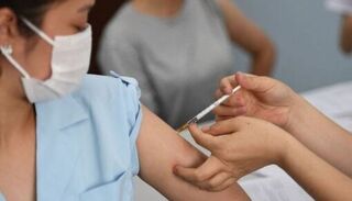 Số ca mắc Covid-19 tăng trở lại, Thủ tướng chỉ đạo đẩy nhanh tiến độ tiêm vaccine 