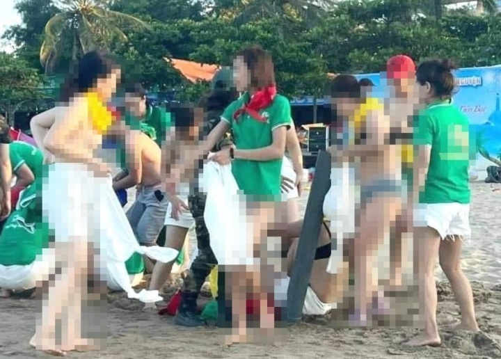 Công ty Như Nguyện nói gì khi nhóm nữ nhân viên cởi áo ngực chơi team building ở bãi biển