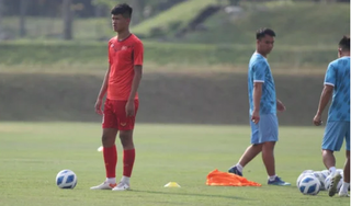 U16 Singapore kinh ngạc trước chiều cao 'khủng' của trung vệ U16 Việt Nam