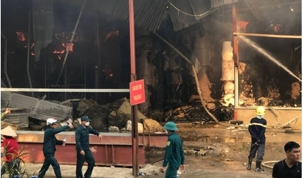 Phú Thọ: Cháy lớn nhiều giờ tại Công ty cổ phần giấy Lửa Việt rộng 2.000 m2 