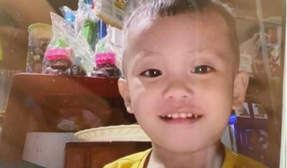 Mẹ khóc cạn nước mắt tìm con trai 3 tuổi đột nhiên mất tích