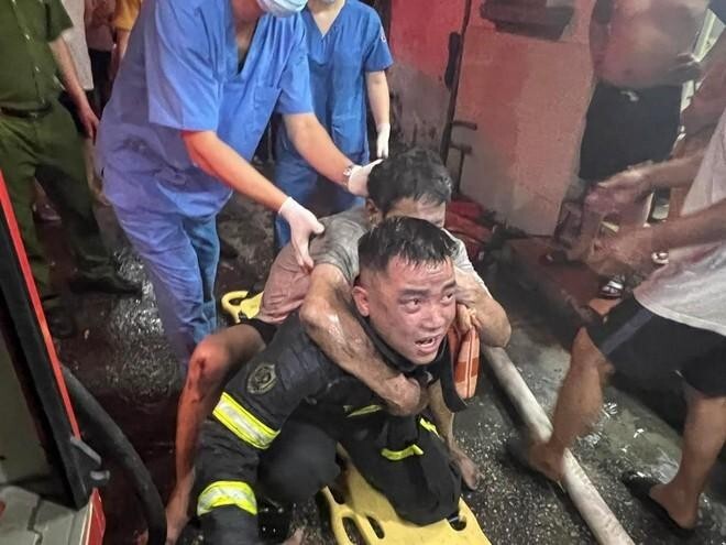 Những hình ảnh đẹp về người lính cứu hỏa lay động trái tim hàng triệu người