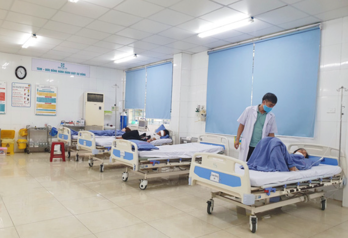 Hơn 20 du khách Hà Nội phải nhập viện cấp cứu tại Đà Nẵng vì ngộ độc thực phẩm