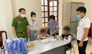 Hé lộ nguyên nhân bé gái bị bố lột quần áo, treo lên xà nhà đánh