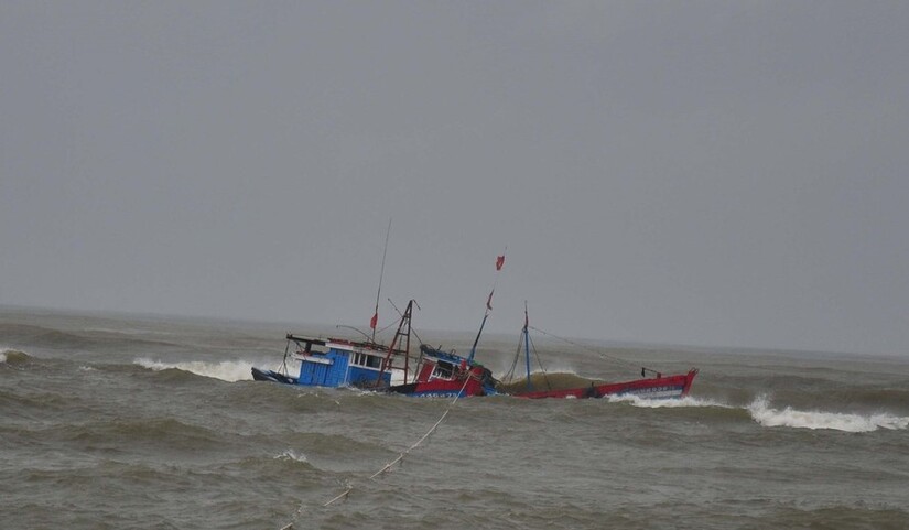 Tìm kiếm tàu cá cùng 5 ngư dân mất liên lạc trên biển Hà Tĩnh