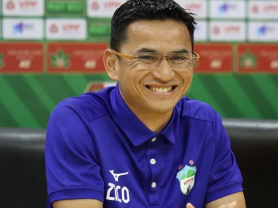 HLV Kiatisak không quá thất vọng về trận thua của HAGL trước Hà Nội FC