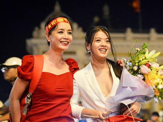 NSƯT Chiều Xuân nghẹn ngào khi con gái Hồng Khanh đỗ Học viện âm nhạc