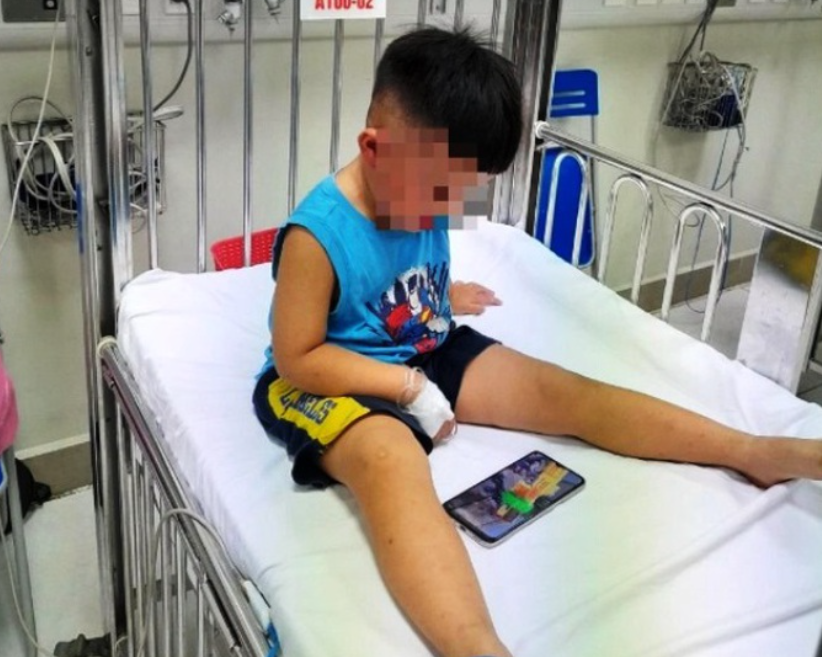 Sức khoẻ bé trai 3 tuổi ở Hà Nam bị nhốt trong tủ đông hiện ra sao