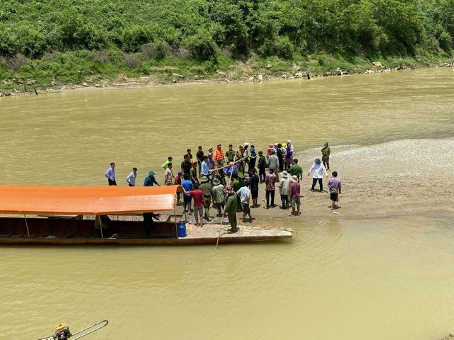 Vụ lật thuyền ở Lào Cai, tìm thấy thi thể 2 người lớn và 3 trẻ nhỏ
