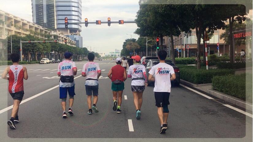 Marathon Các runner của Bệnh viện Quốc tế Mỹ (AIH) chạy bộ theo nhóm thường xuyên.