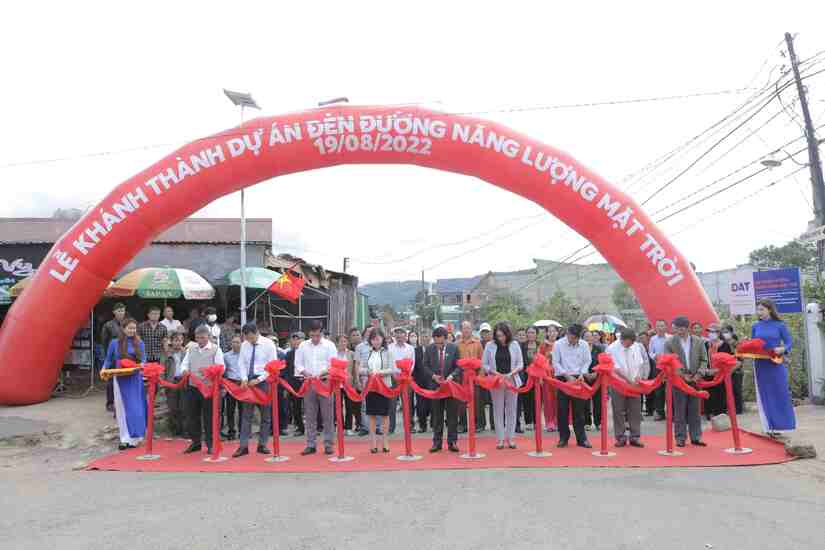 Công ty TNHH Kỹ Thuật Đạt (DAT) đã tổ chức Lễ khánh thành và bàn giao Dự án tài trợ đèn đường năng lượng mặt trời tại thôn Bồng Lai..