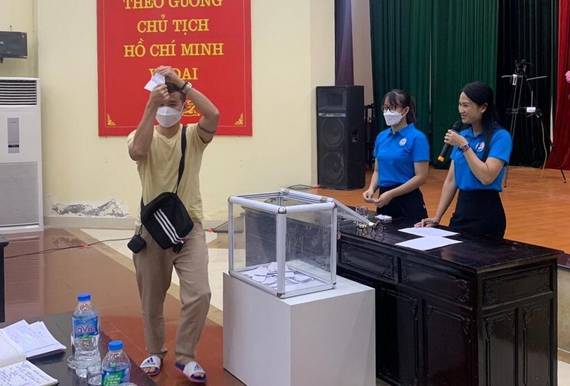 Hà Nội: Hàng trăm phụ huynh bốc thăm giành suất vào trường mầm non