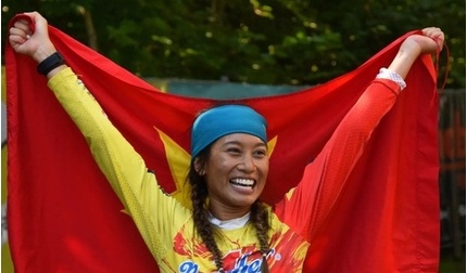 Cô gái 'thép' Việt Nam vô địch cuộc thi bơi 38 km, đạp xe 1800 km, chạy bộ 422 km liên tục trong 14 ngày