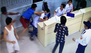 Khởi tố kẻ túm cổ áo và đe doạ nhân viên y tế tại Bệnh viện Bạch Mai