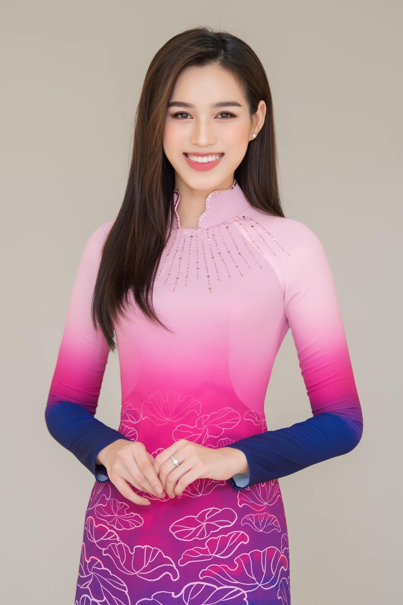 Hoa hậu Đỗ Thị Hà ghi điểm nhờ hành động đẹp trước Trung thu