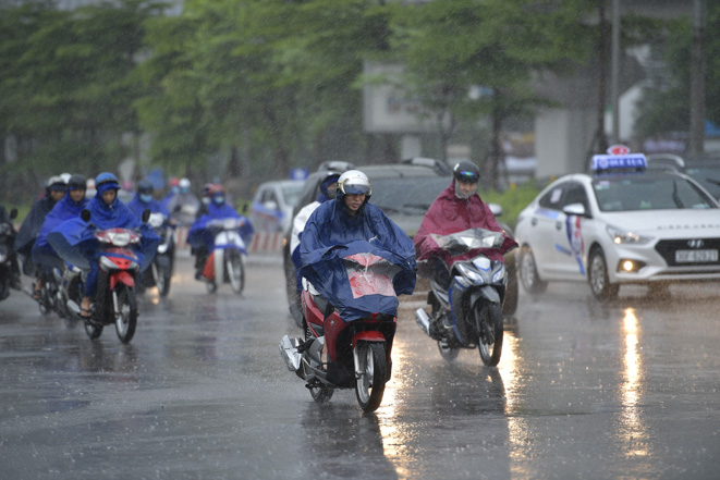 Thời tiết ngày 3/9: Miền Trung và Nam Bộ có mưa dông, lốc sét