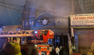 Quán karaoke cháy lớn trong đêm, ít nhất 7 người thương vong