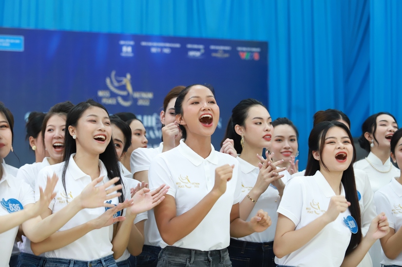 BTC Miss Peace Vietnam 2022 phản ứng thế nào khi bất ngờ bị phạt 55 triệu?