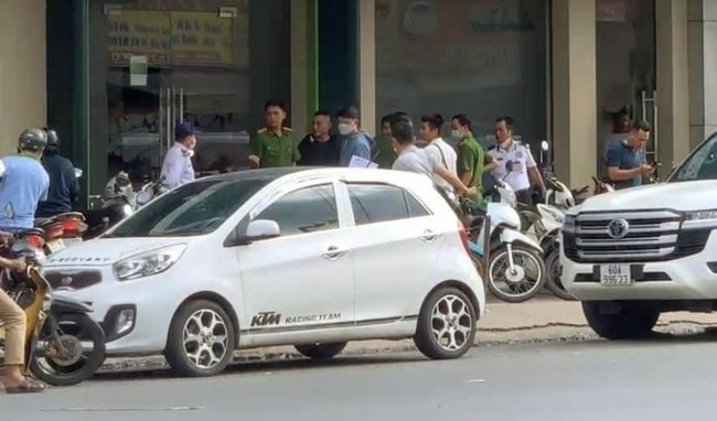 Truy bắt đối tượng bịt mặt, mang súng cướp ngân hàng ở Đồng Nai