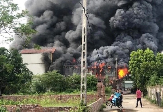 Cháy xưởng chăn ga gối đệm ở Hà Nội, ba mẹ con tử vong