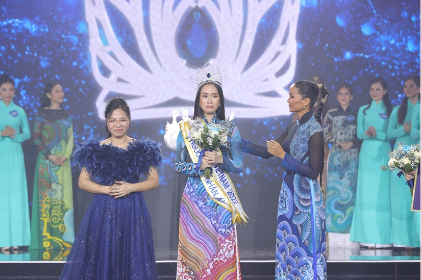 Tân Hoa hậu Miss Peace Vietnam 2022 từng mắc chứng khó đọc, suy dinh dưỡng nặng