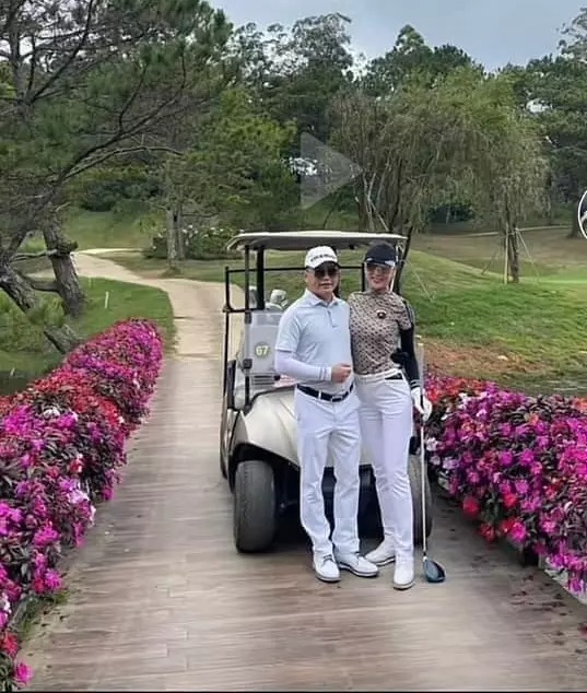 Hết hẹn hò ở sân golf, Phương Oanh và Shark Bình công khai đi xem show Trịnh Thăng Bình