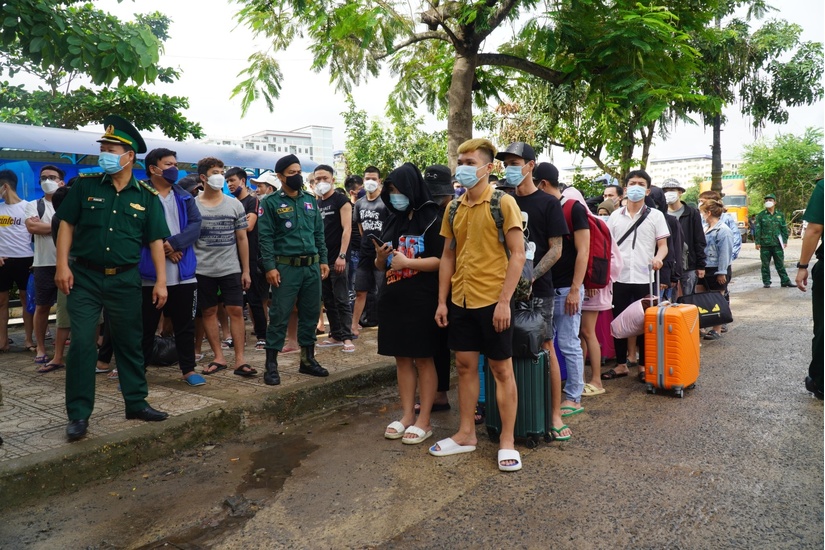 Tiếp nhận 71 công dân Việt Nam tháo chạy khỏi casino ở Campuchia