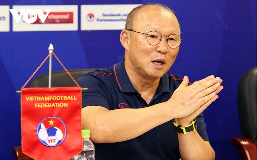 HLV Park Hang Seo khen ngợi hai cầu thủ sau trận thắng Singapore
